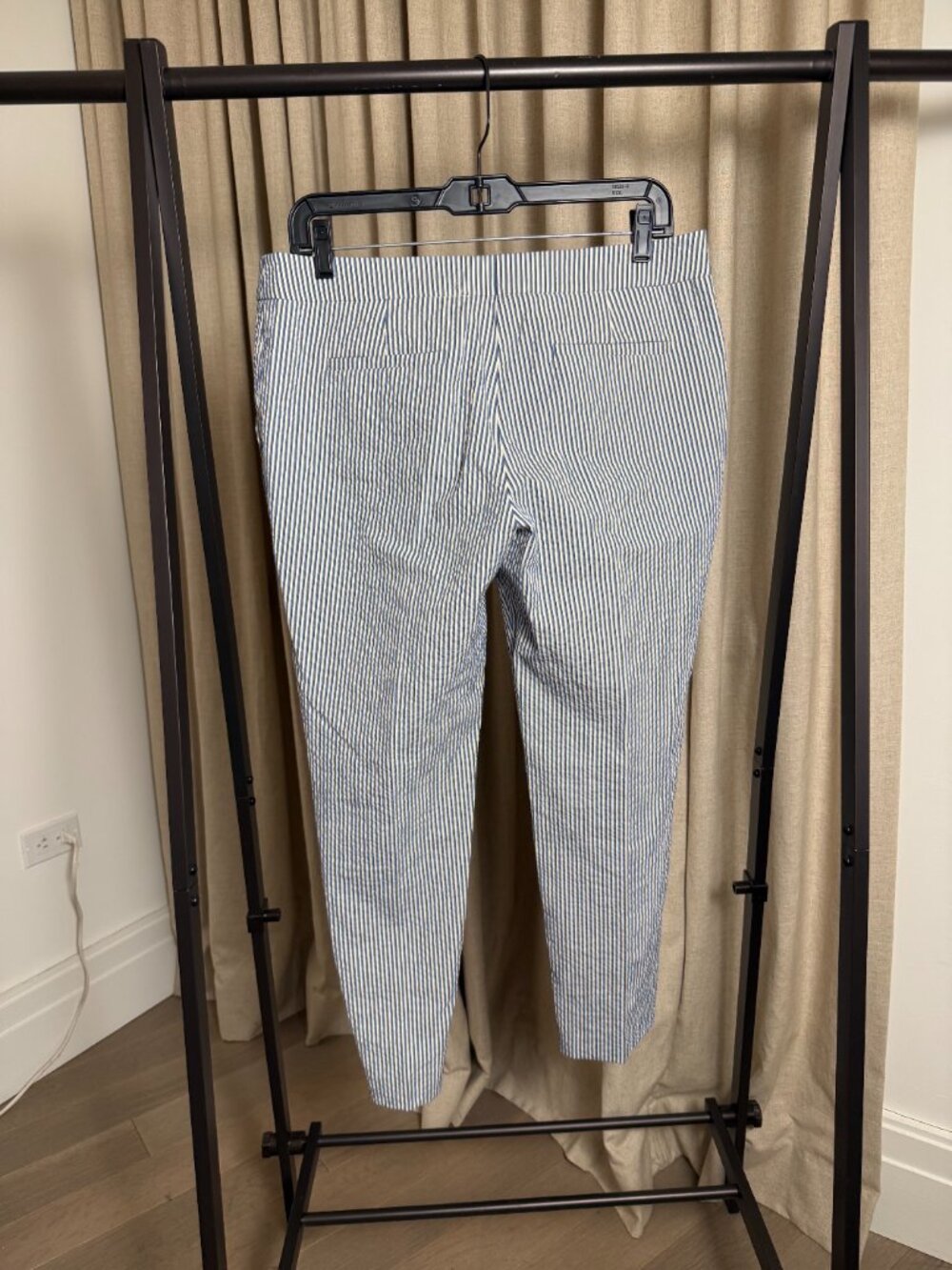 Akris Punto | Size 8 | Frankie Stretch Seersucker Pants in Cream and Navy - Picture 5 of 12